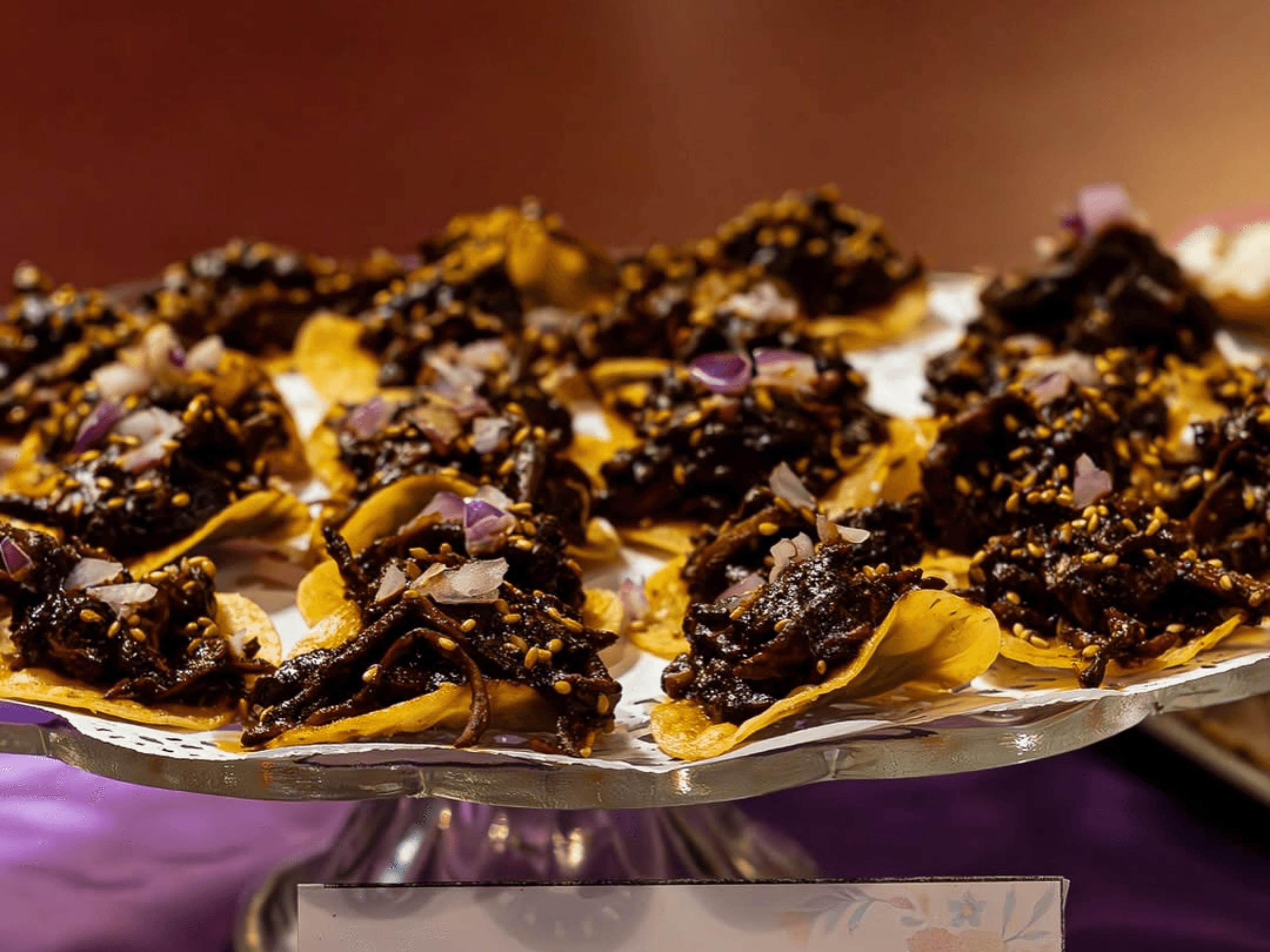 Catering mini mole tostadas